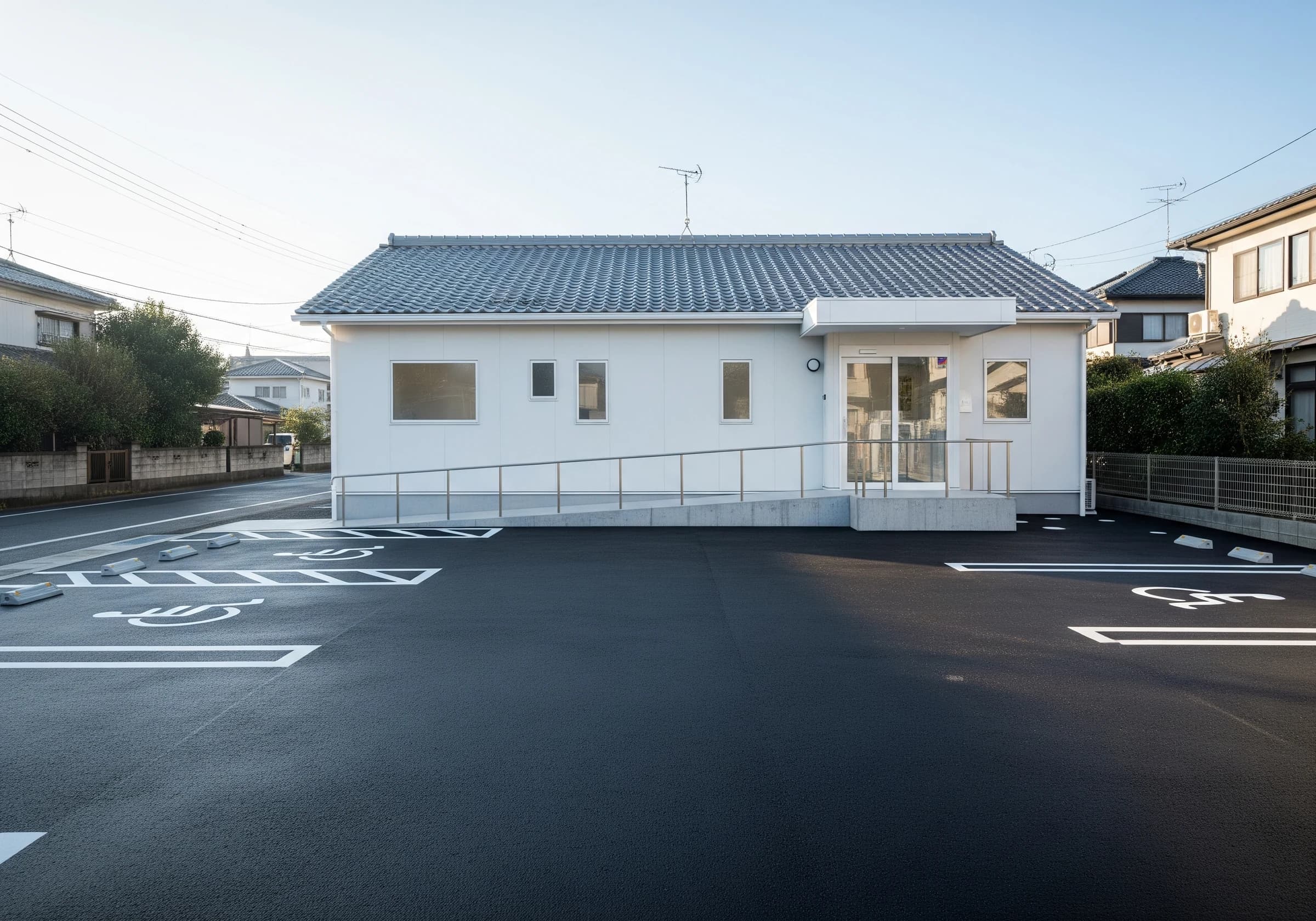 車椅子使用者優先駐車スペースを備えた敷地内駐車場